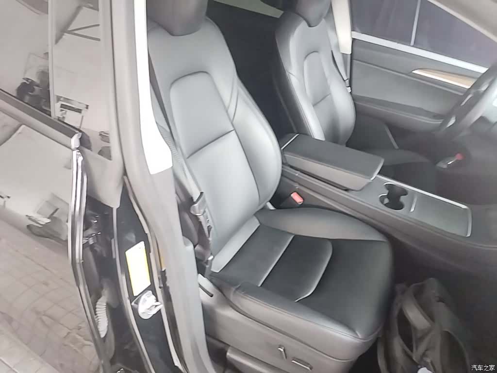 Tesla Model Y, 2022 25