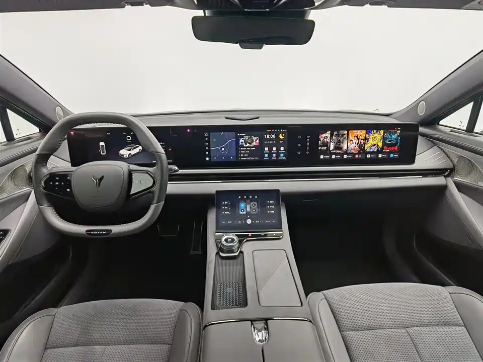 VOYAH Lantu chasing light