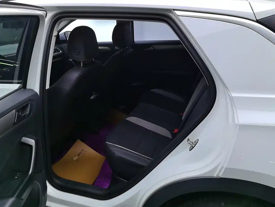 Volkswagen T-ROC exploring Songs