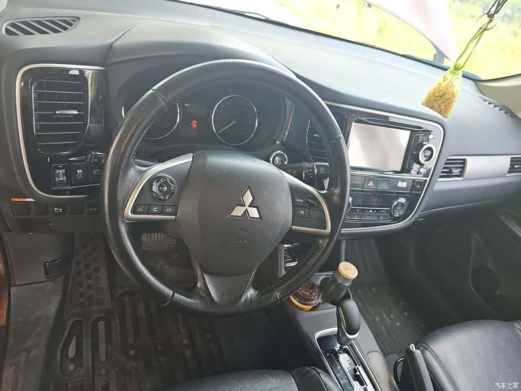 Mitsubishi Outlander, 2015 11