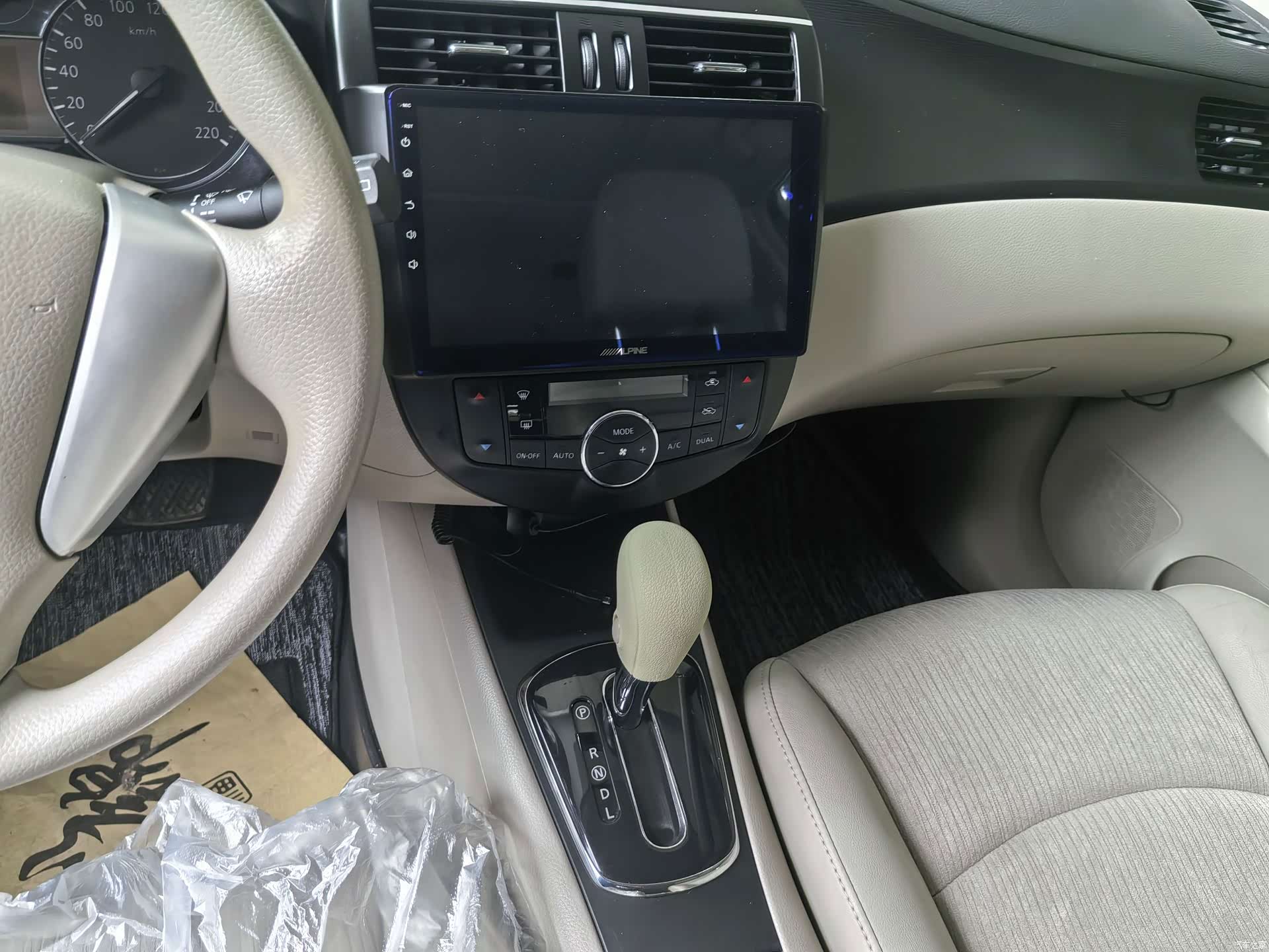 Nissan Tiida, 2012 6