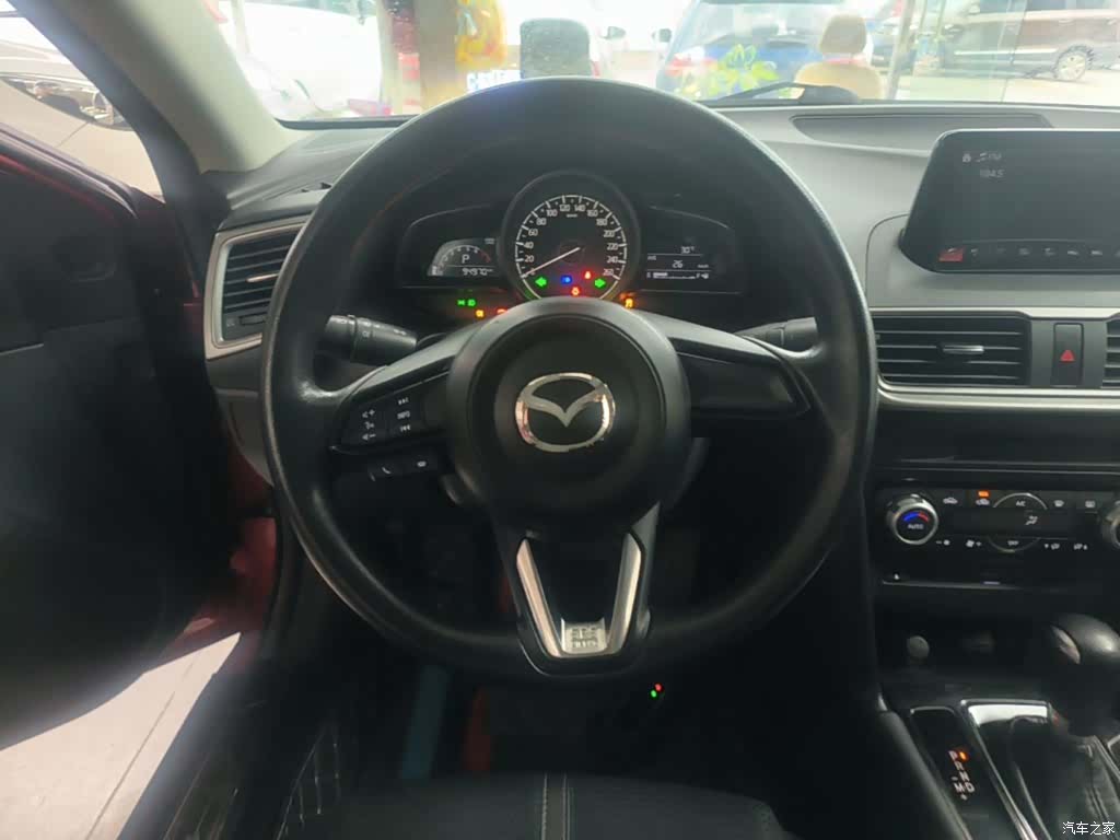 Mazda Mazda3, 2018 11