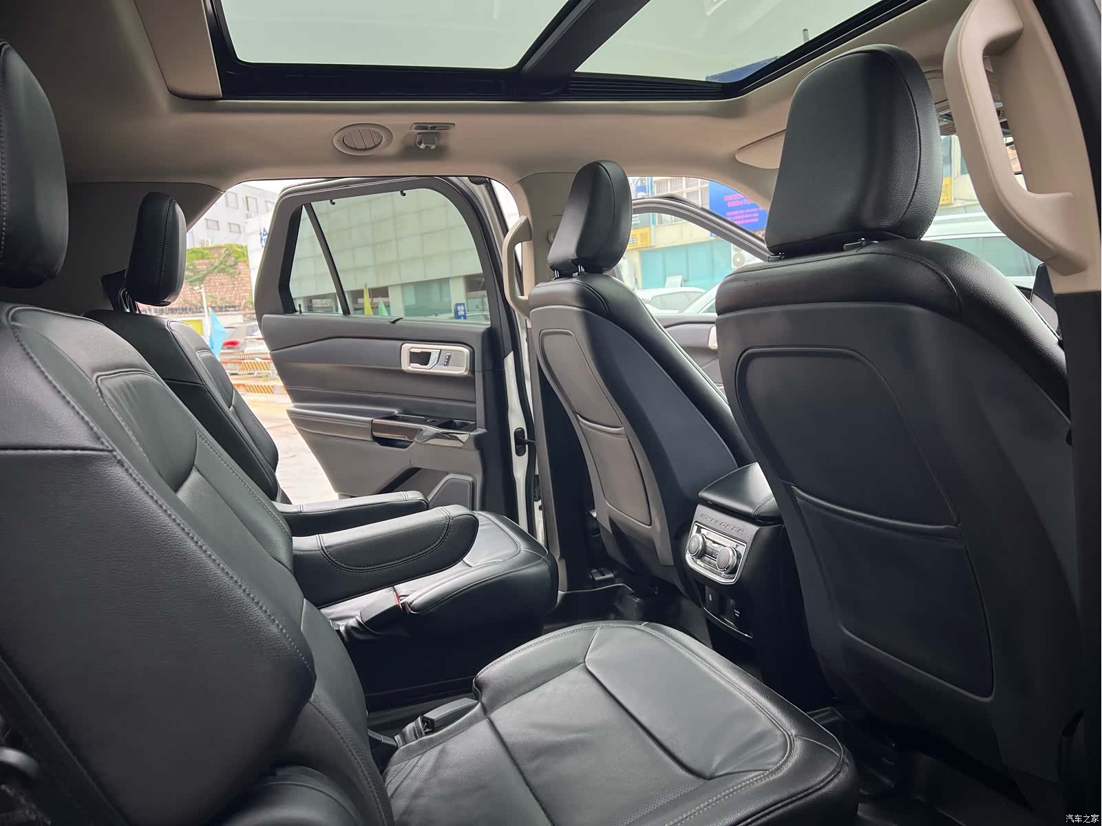 Ford Explorer, 2021 14