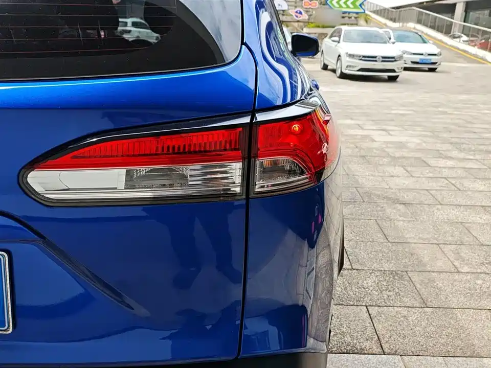 Toyota Corolla Sharp amplifier