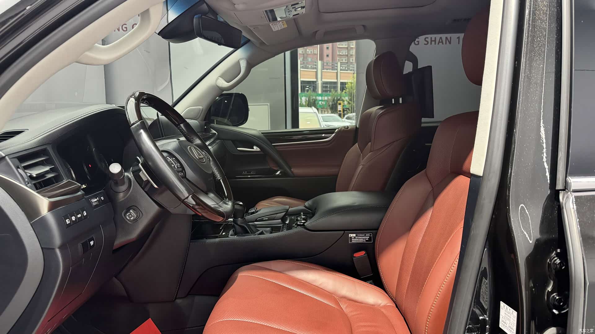 Lexus LX, 2017 11