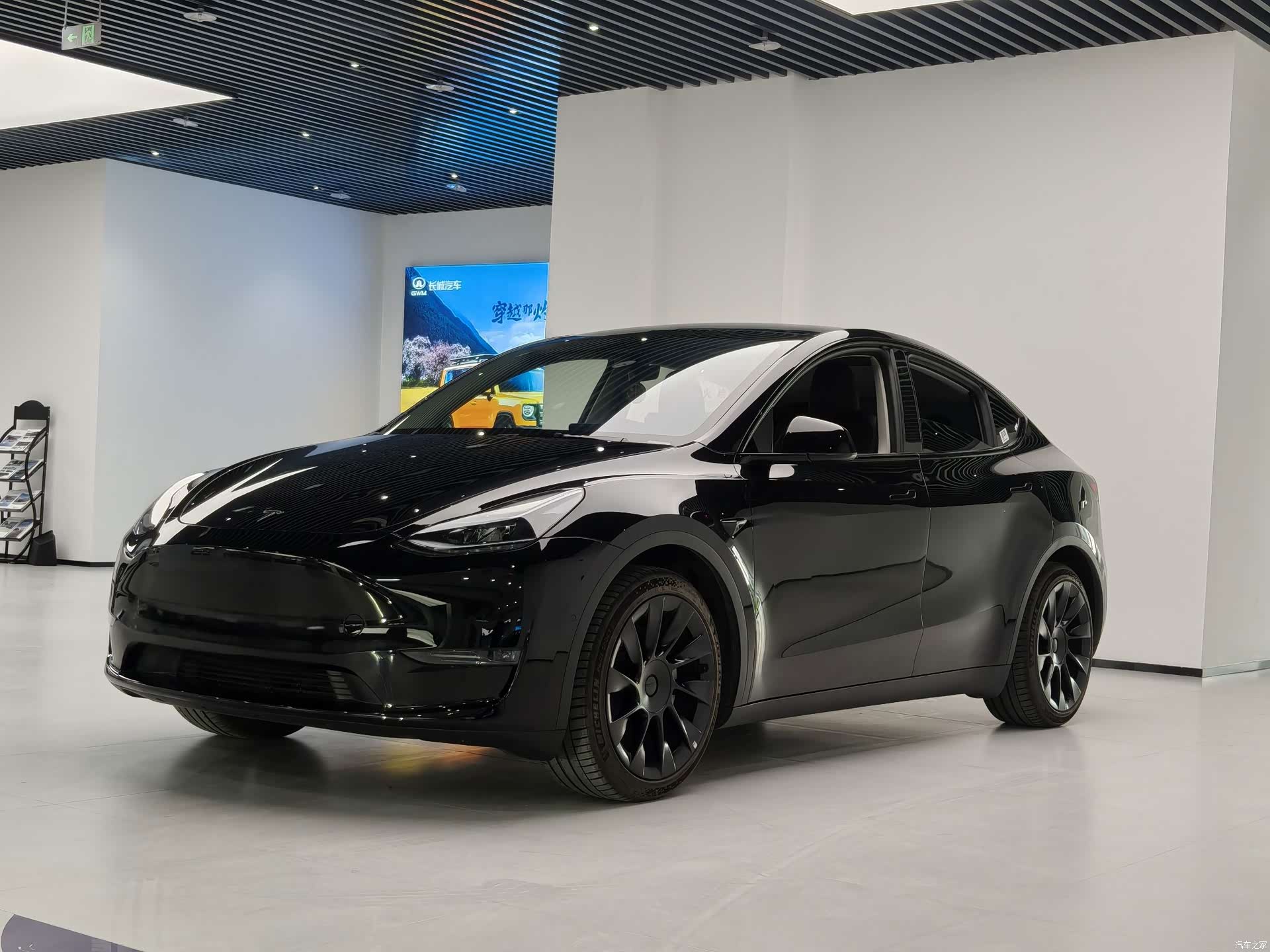 Tesla Model Y, 2023 1