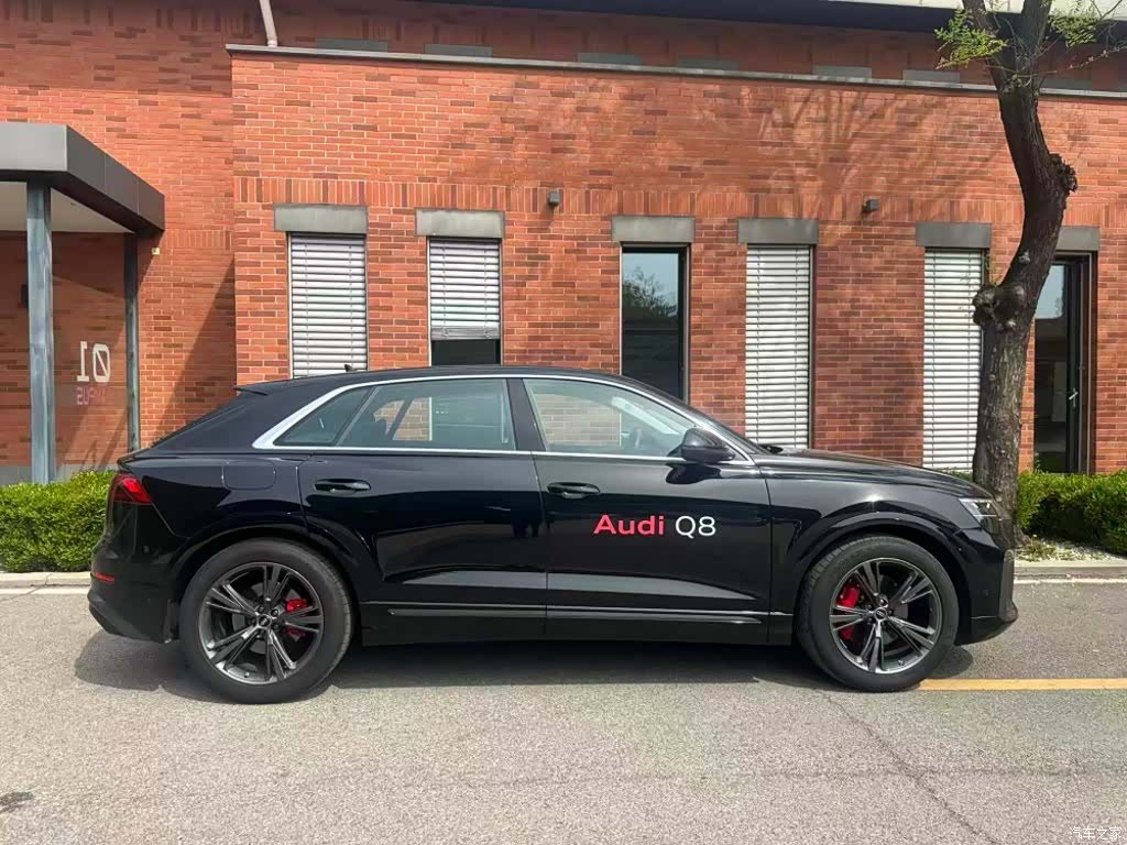 Audi Q8, 2025 12