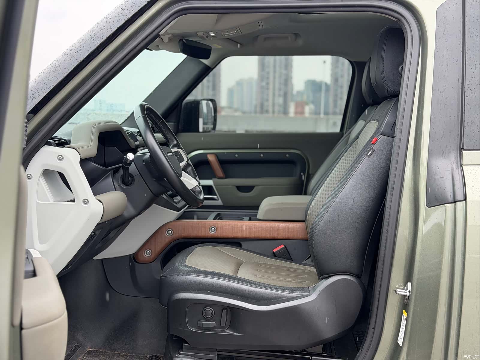 Land Rover Defender, 2021 10