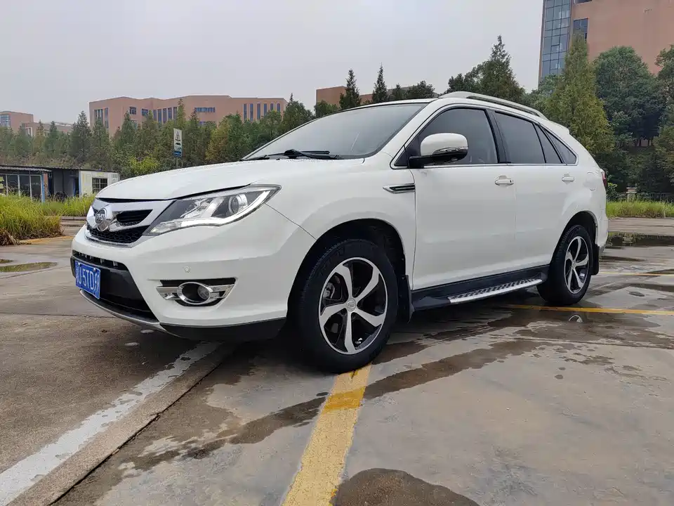 BYD S7