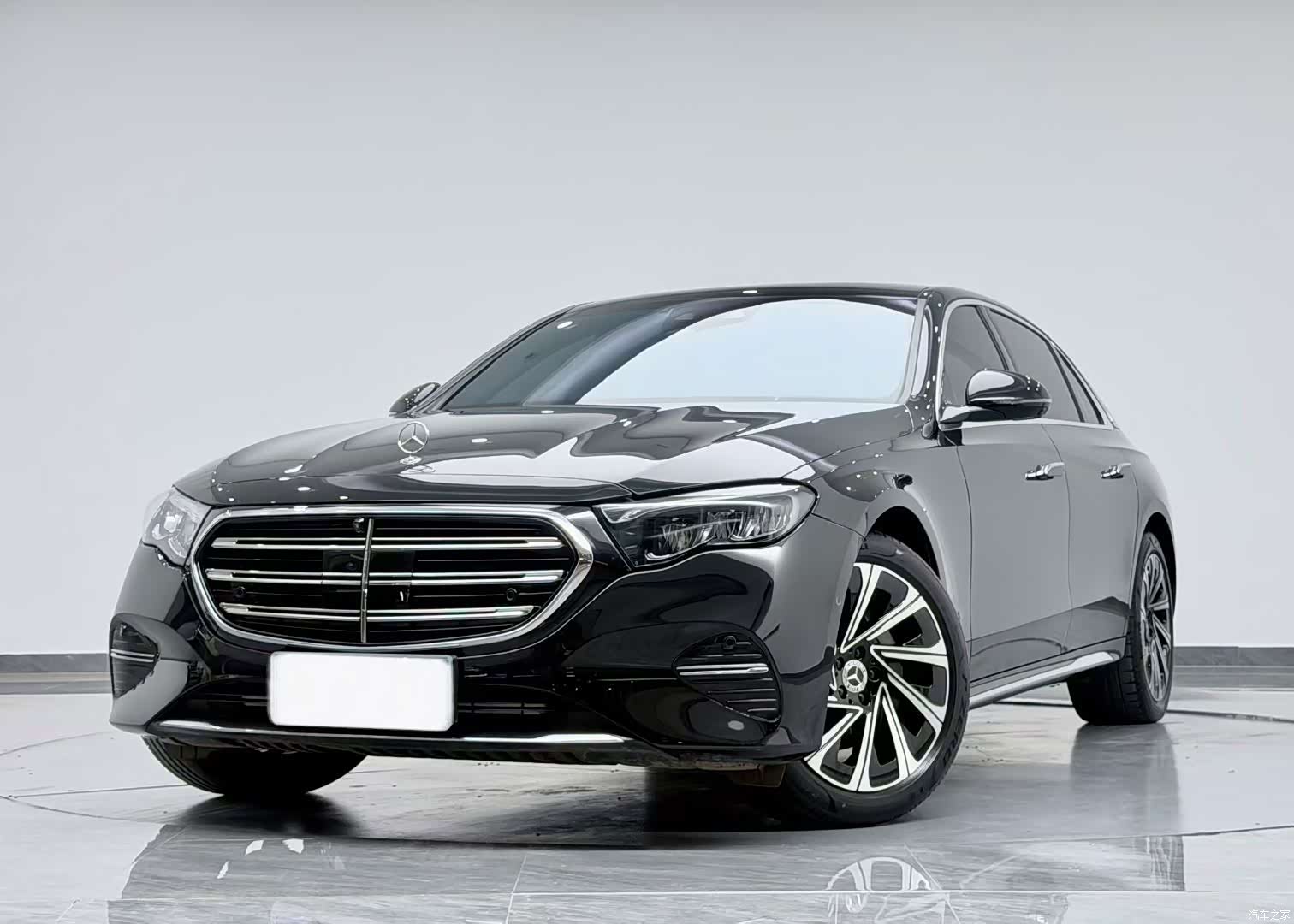 Mercedes-Benz E-Class, 2024 3