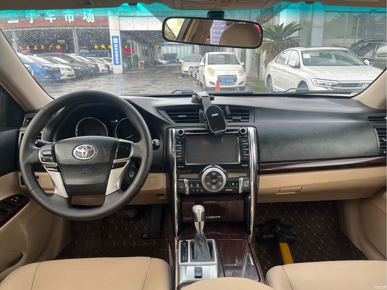 Toyota 2.5V, 2012 8