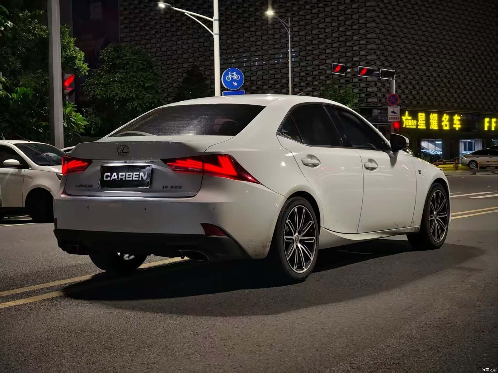 Lexus IS, 2017 все фото