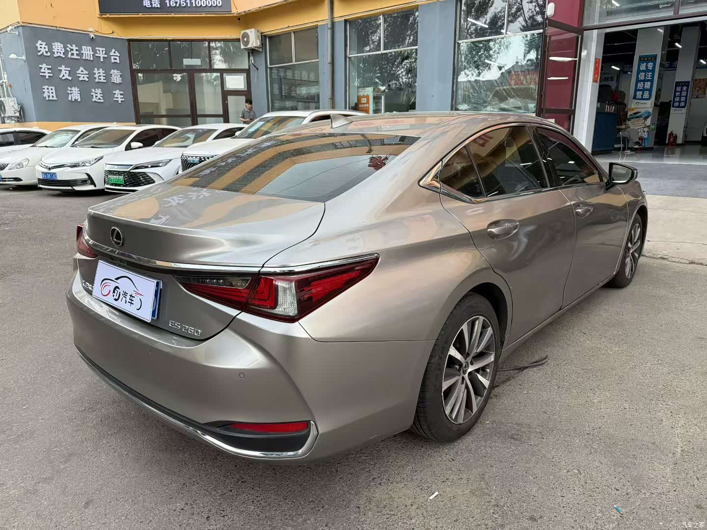 Lexus ES, 2019 4