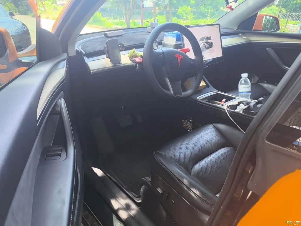 Tesla Model Y, 2023 14