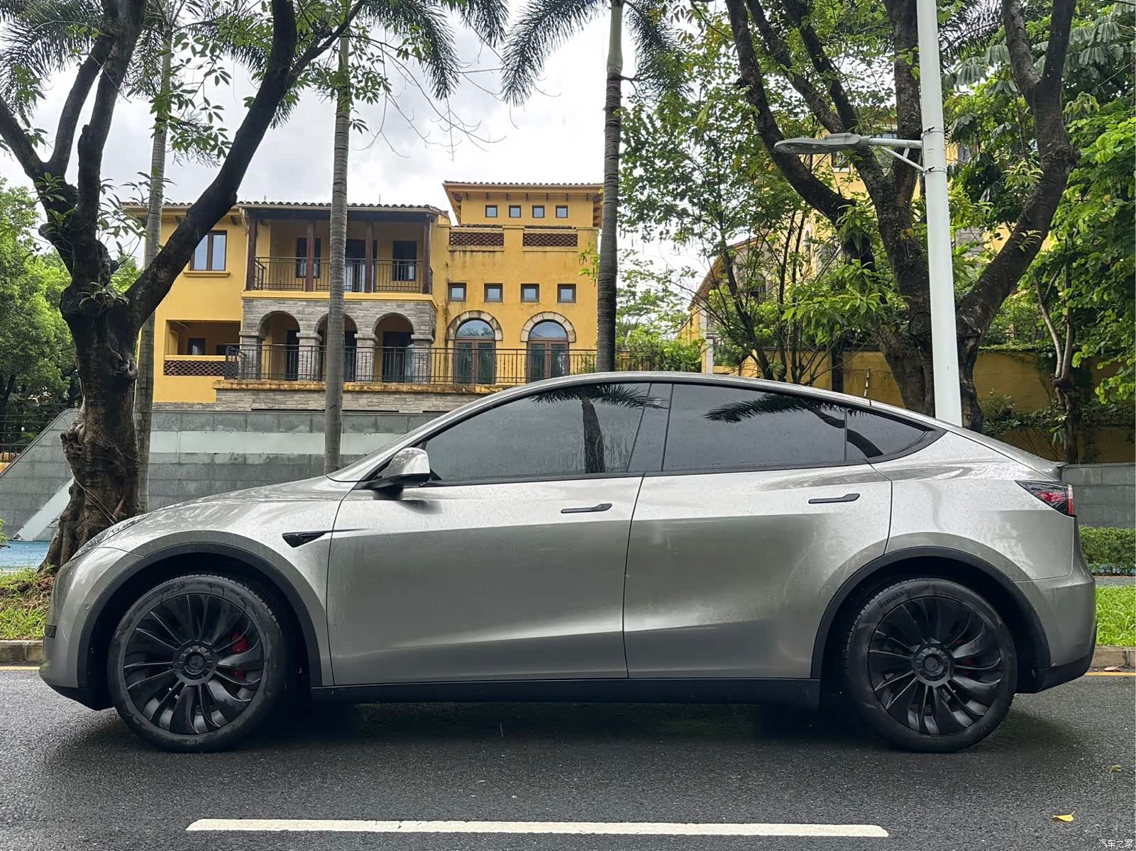 Tesla Model Y, 2022 4