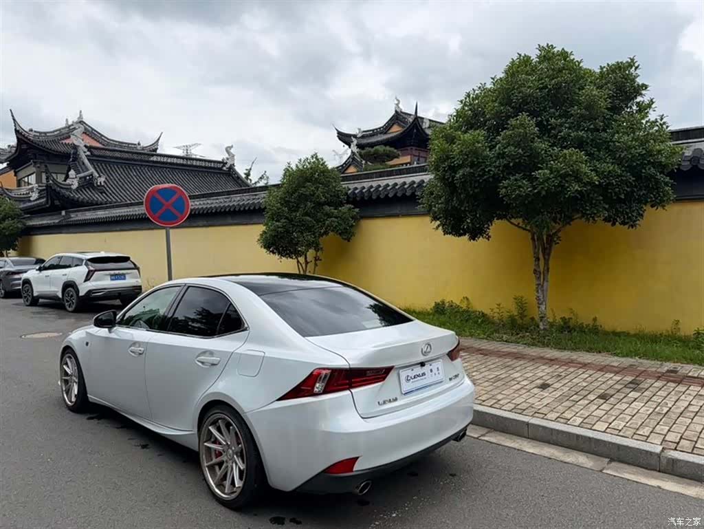 Lexus IS, 2014 9