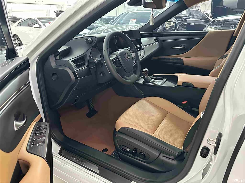Lexus ES, 2024 9