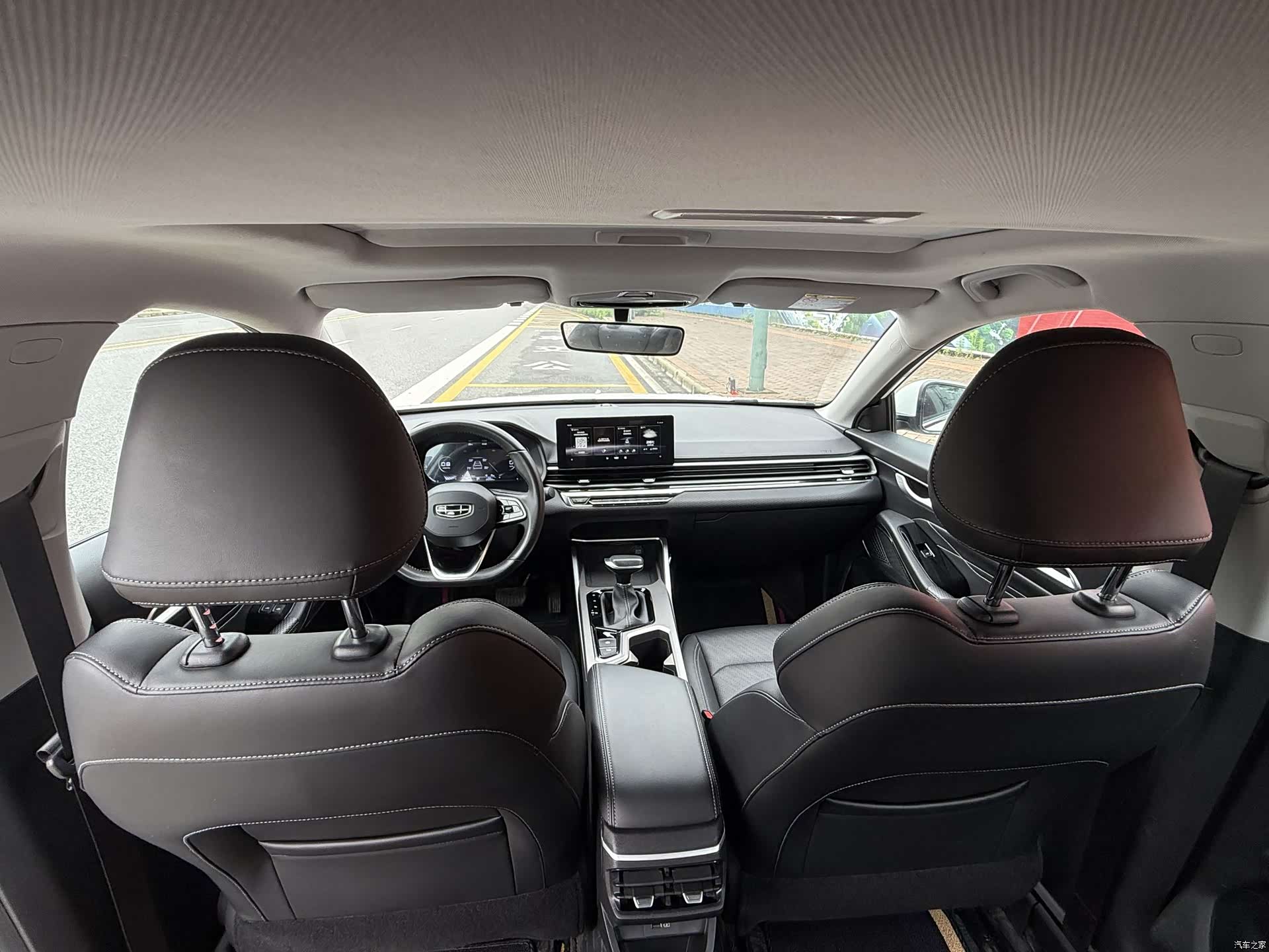 Geely Emgrand, 2022 все фото