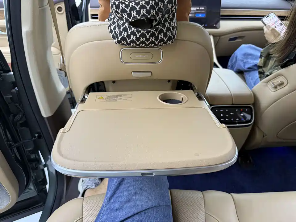 AITO Ask the world M7