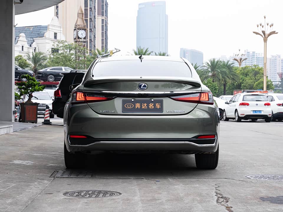 Lexus ES