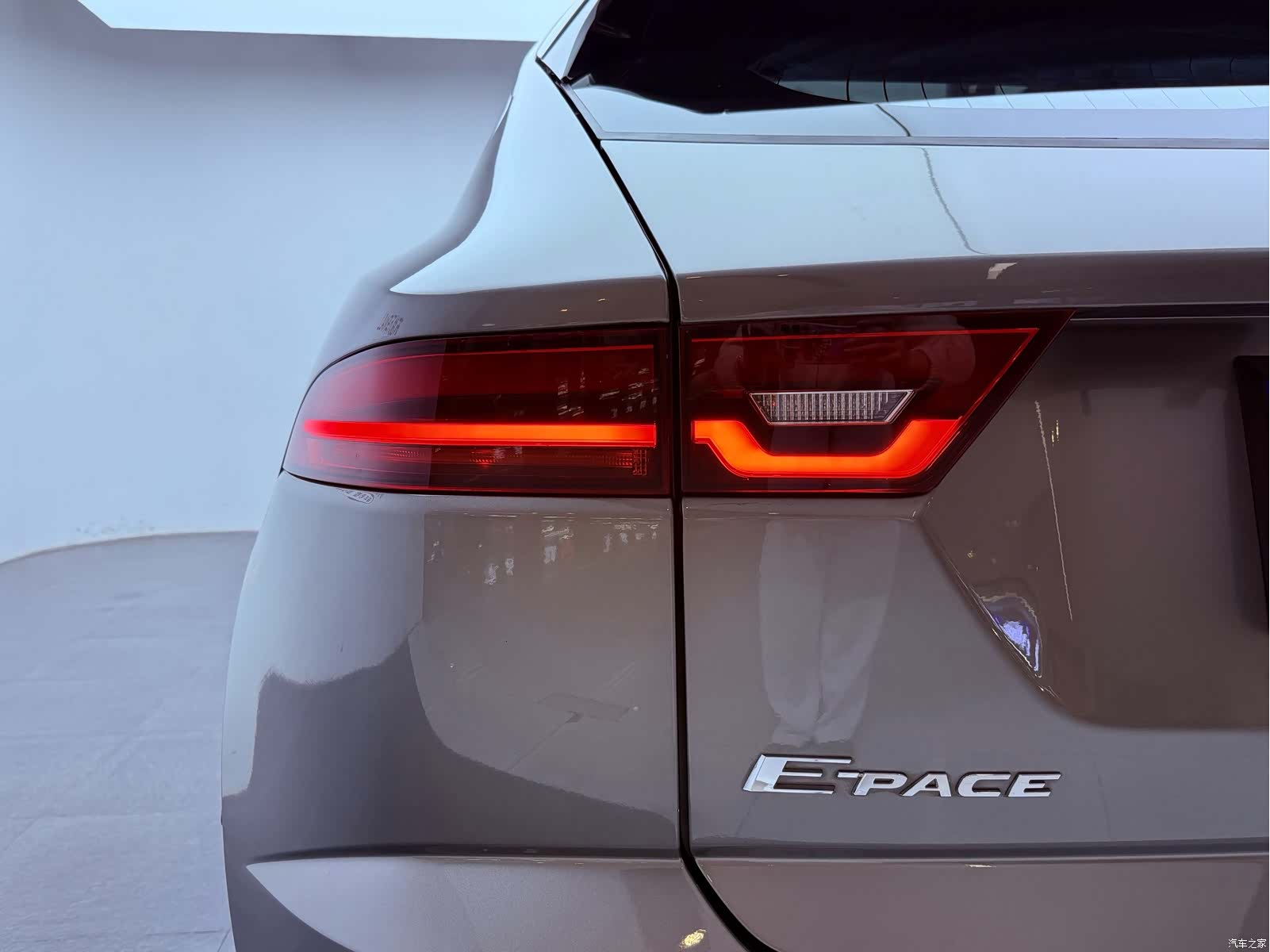 Land Rover E-PACE, 2023 25