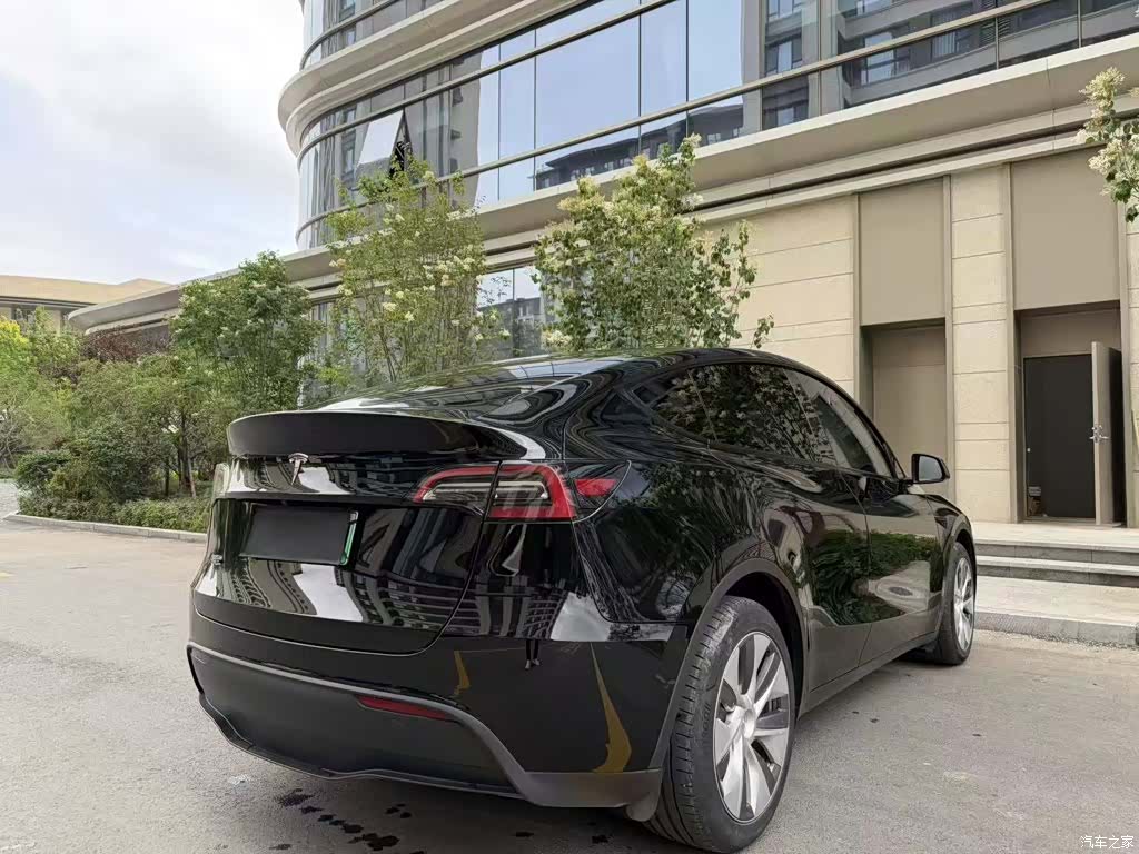 Tesla Model Y, 2023 4