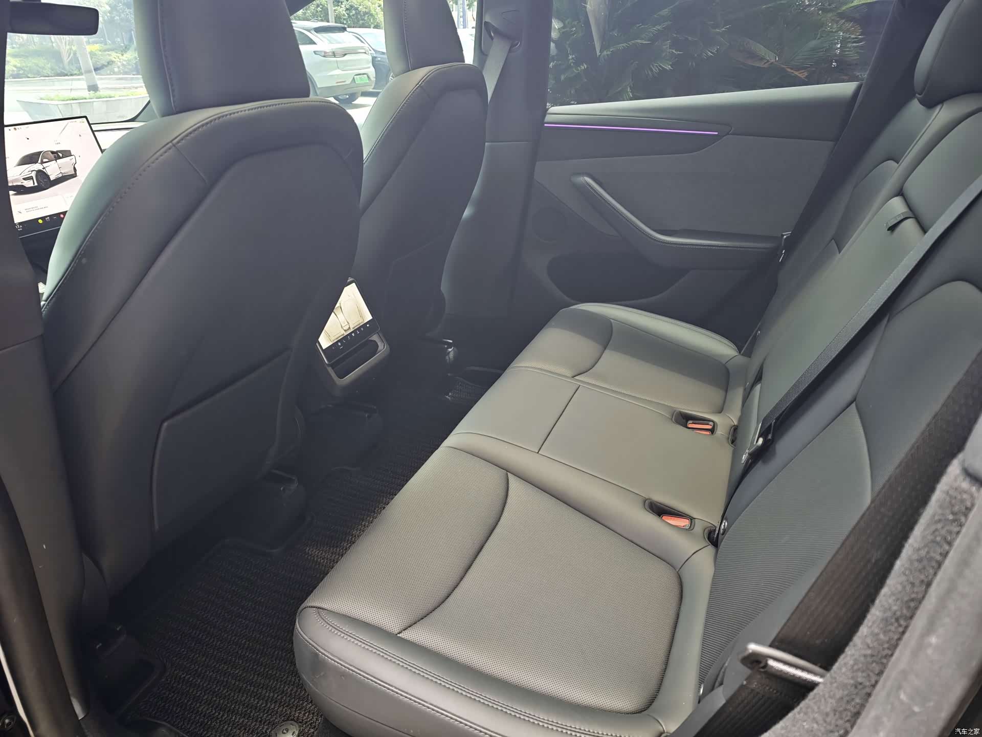 Tesla Model Y, 2026 12
