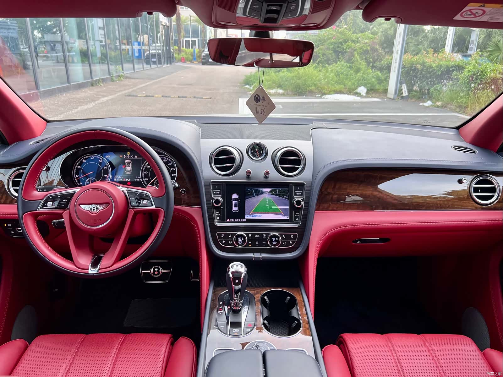 Bentley Bentayga, 2020 8