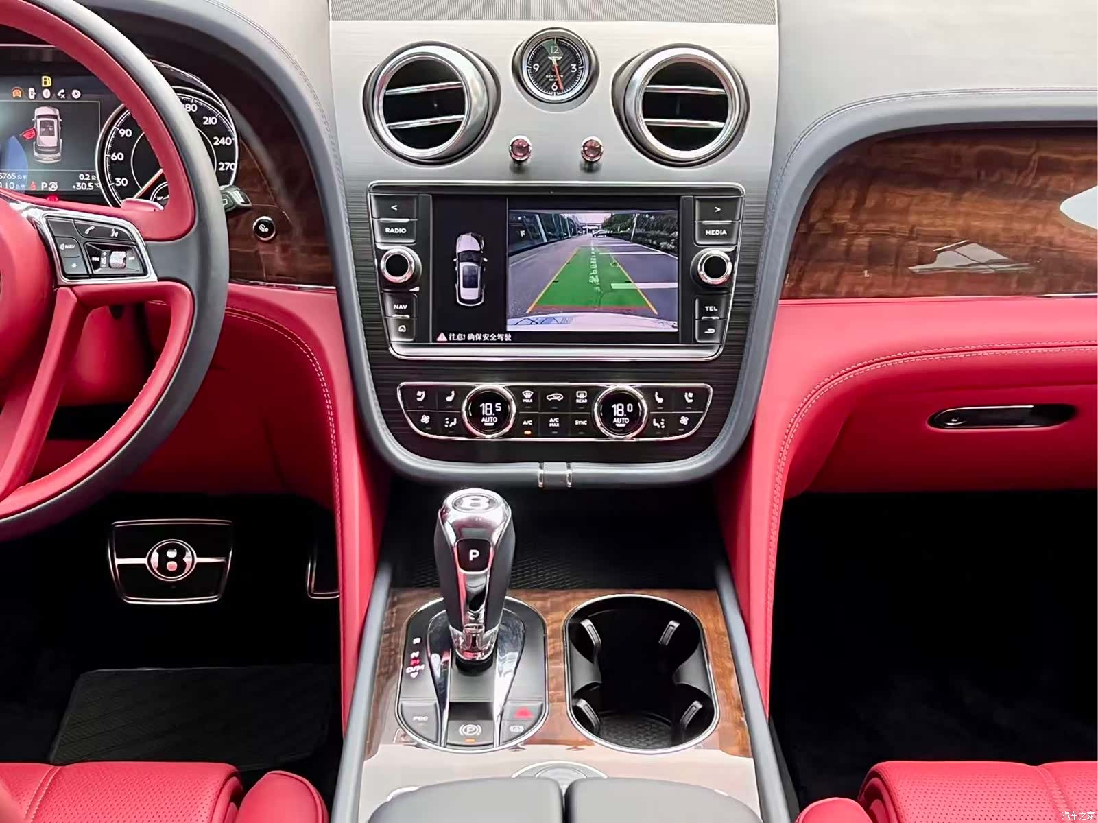 Bentley Bentayga, 2020 9