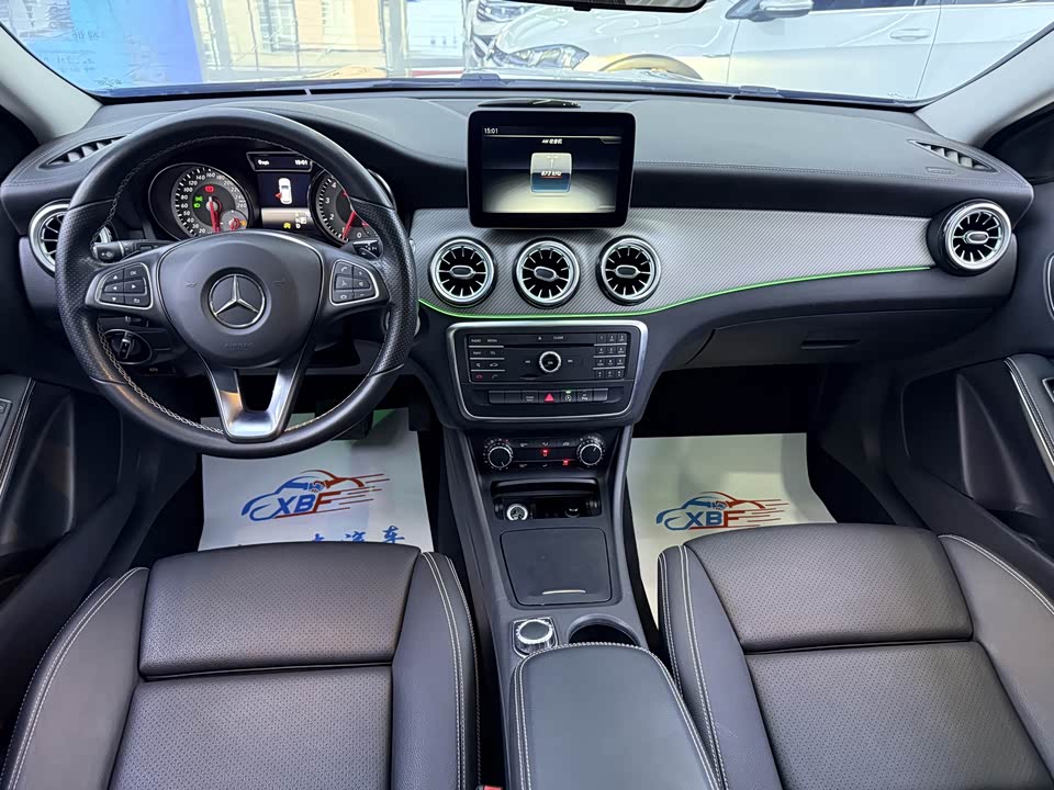 Mercedes-Benz GLA Mercedes-Benz GLA