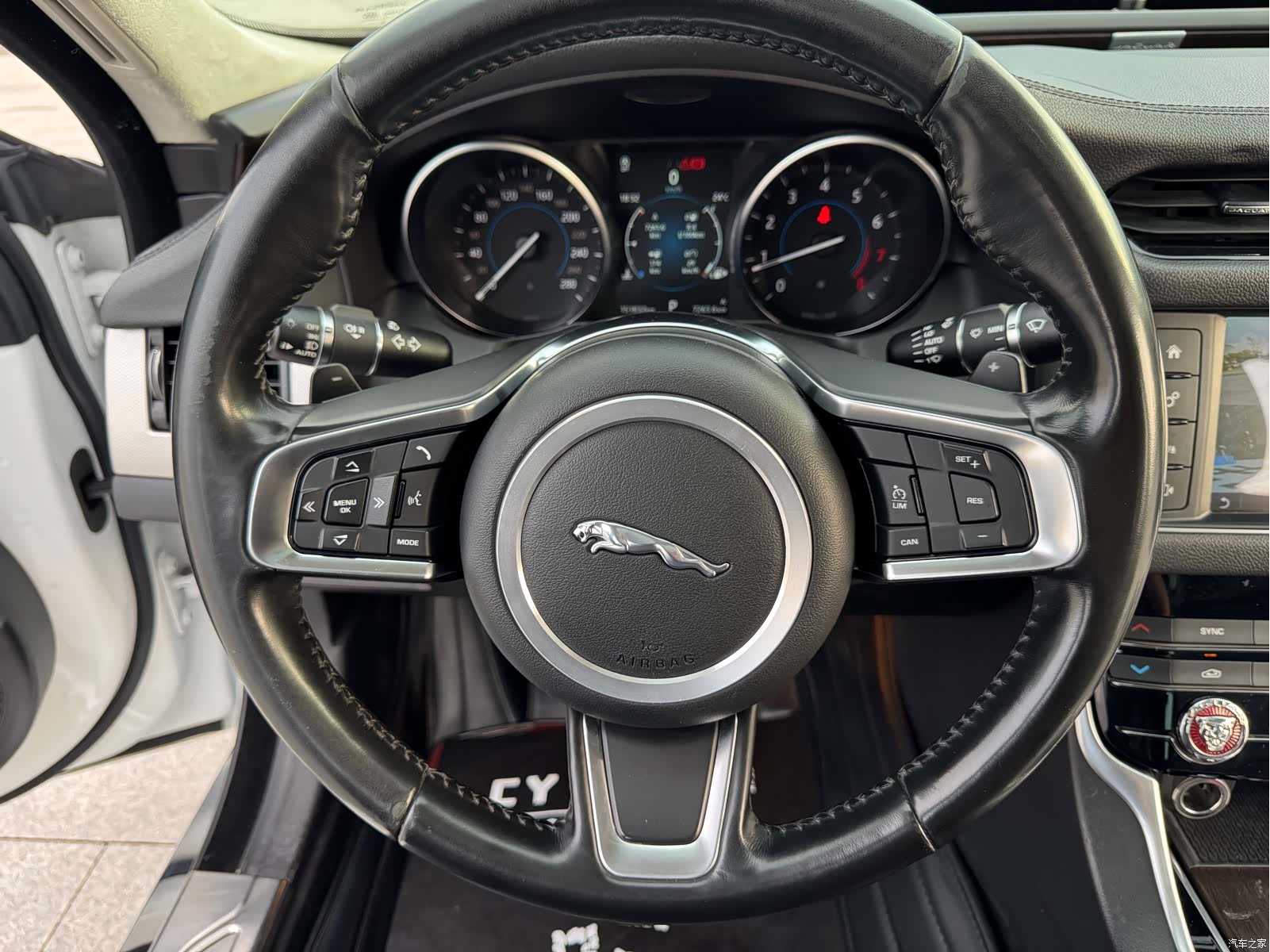 Land Rover XFL, 2018 13
