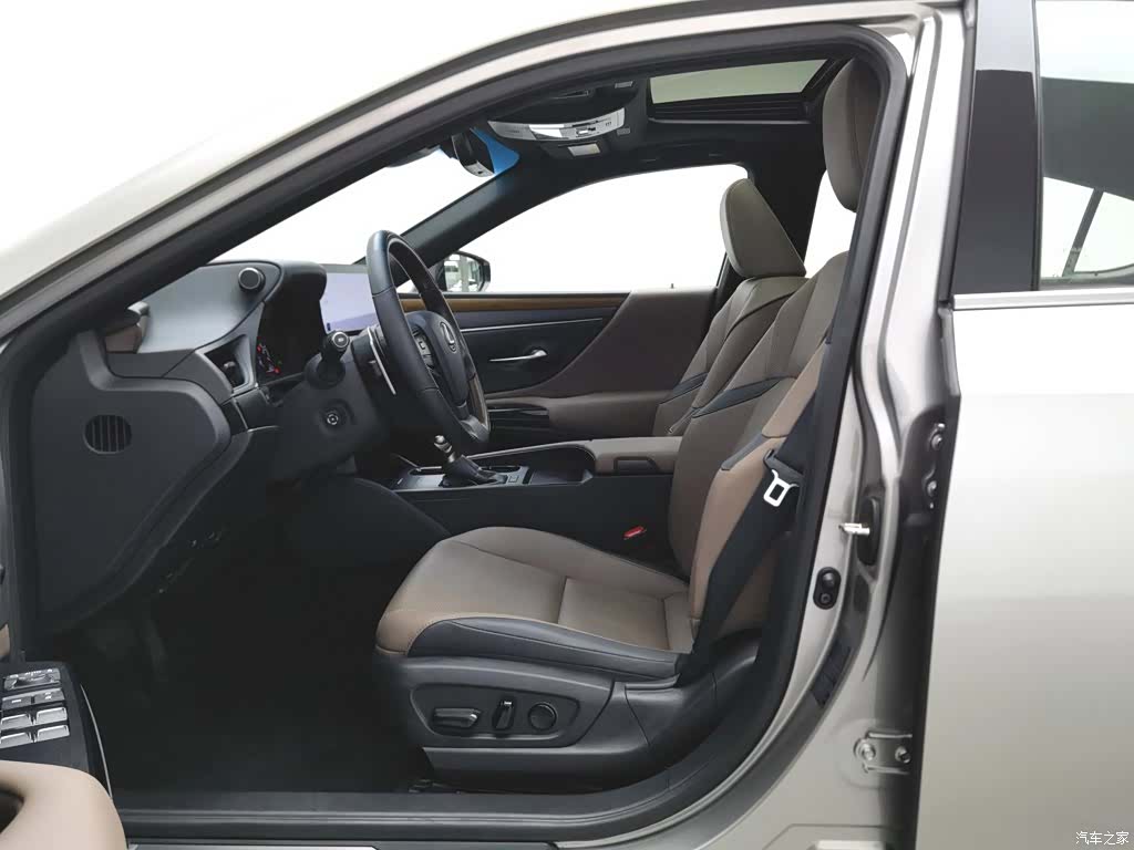 Lexus ES, 2024 10
