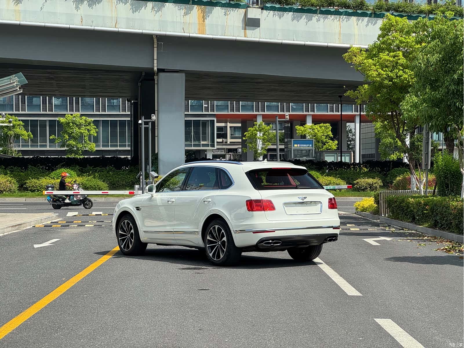Bentley Bentayga, 2018 все фото