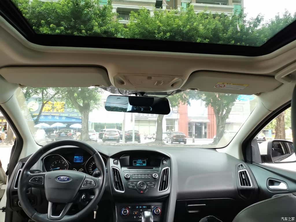 Ford Focus, 2015 18