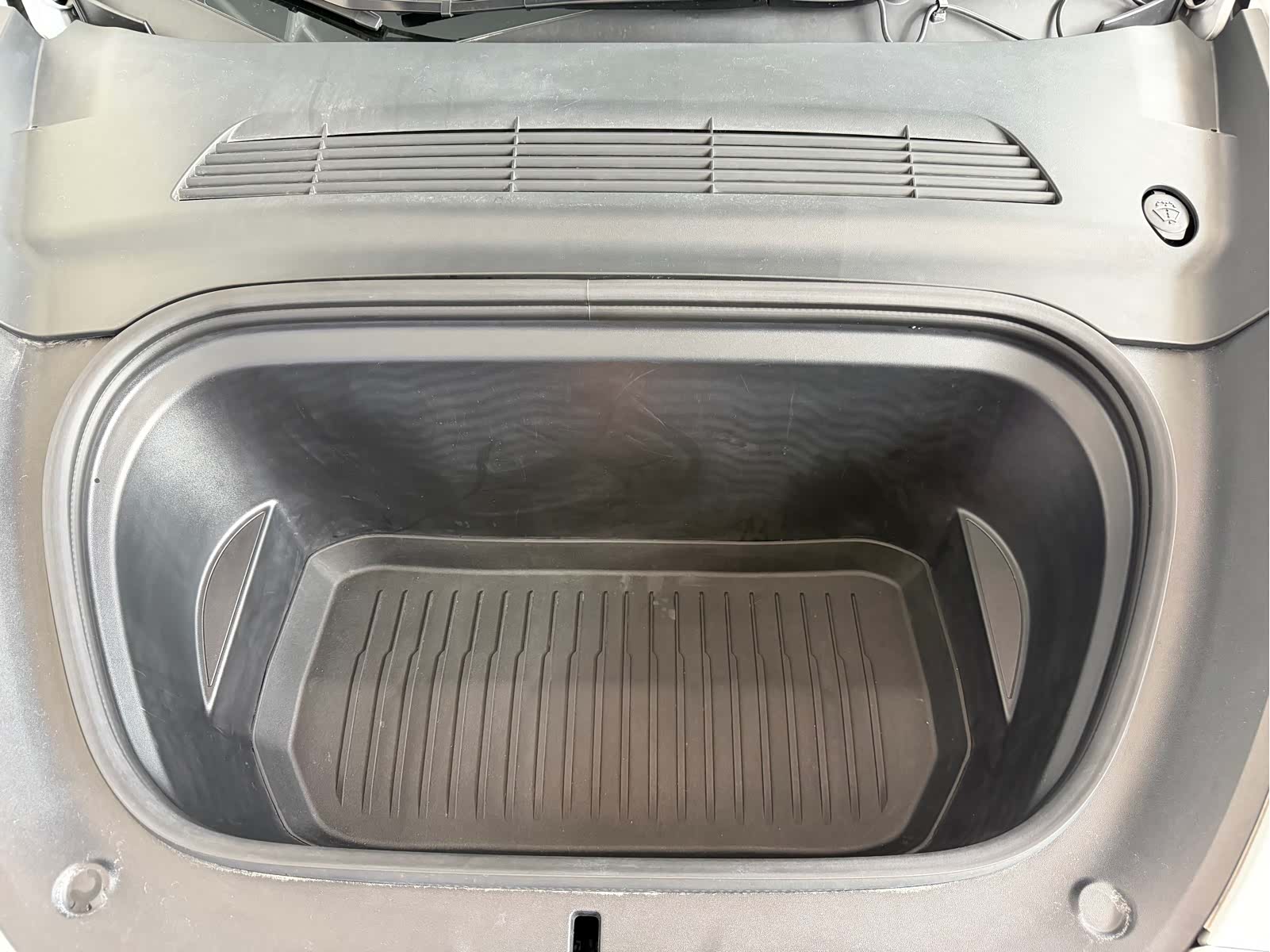 Tesla Model Y, 2024 19
