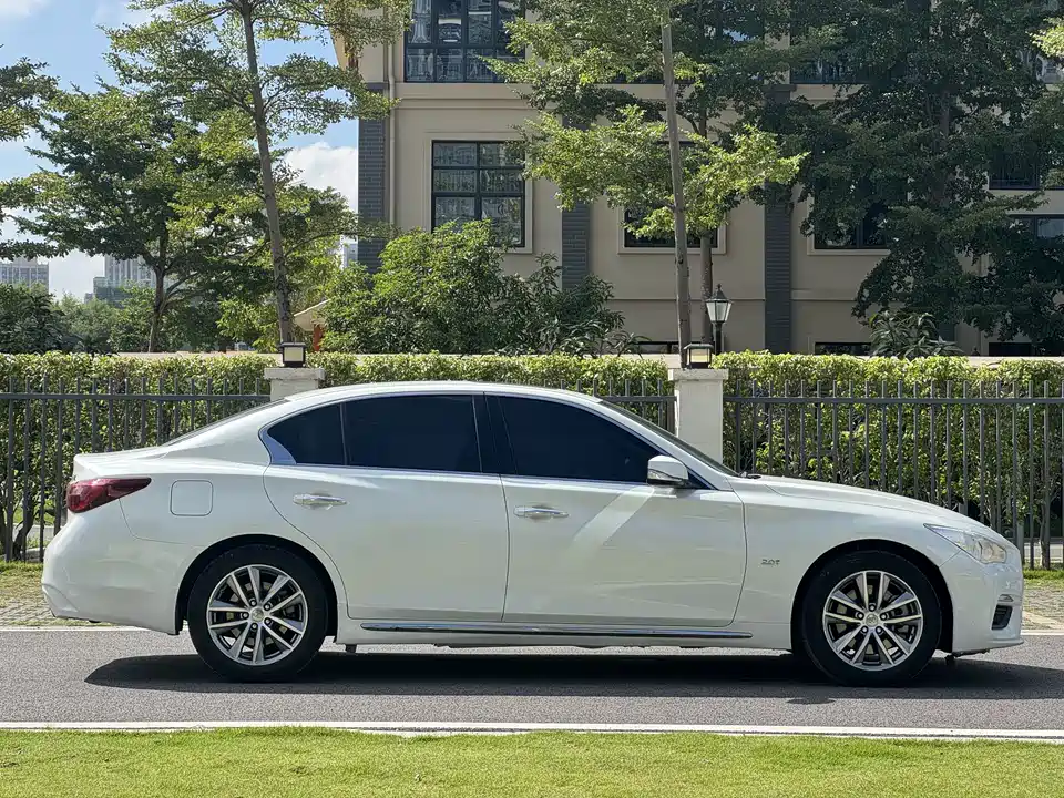 Infiniti Q50L