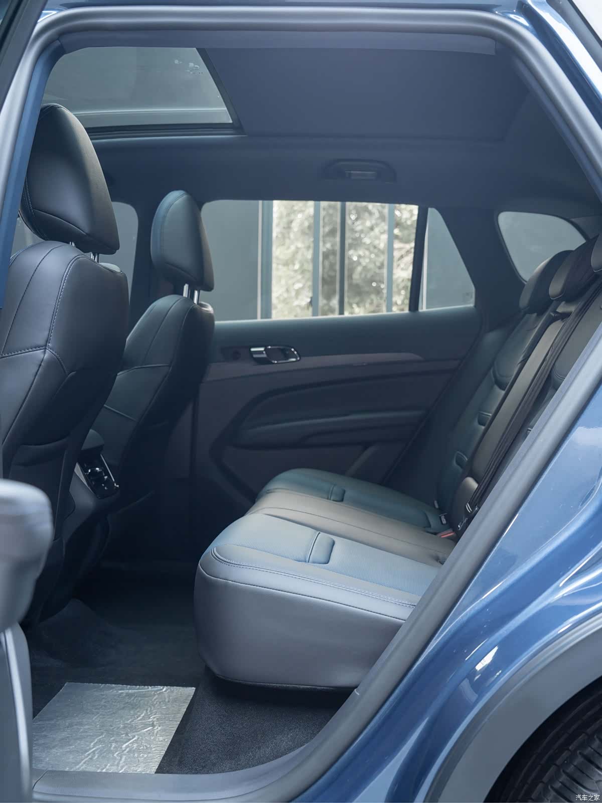 Ford Equator Sport, 2022 13
