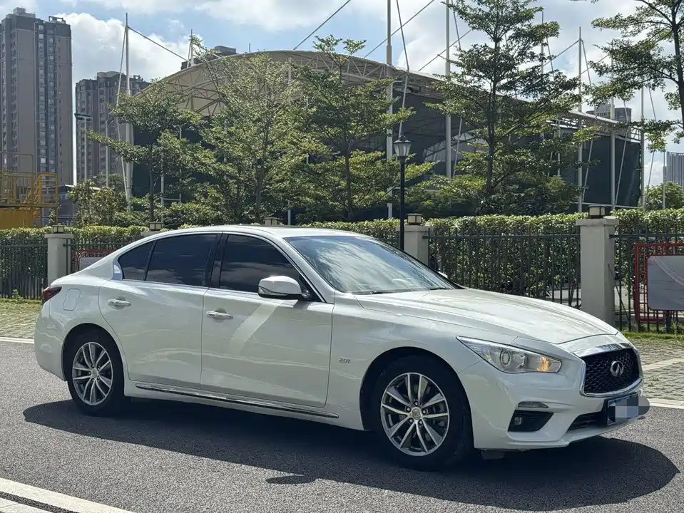 Infiniti Q50L
