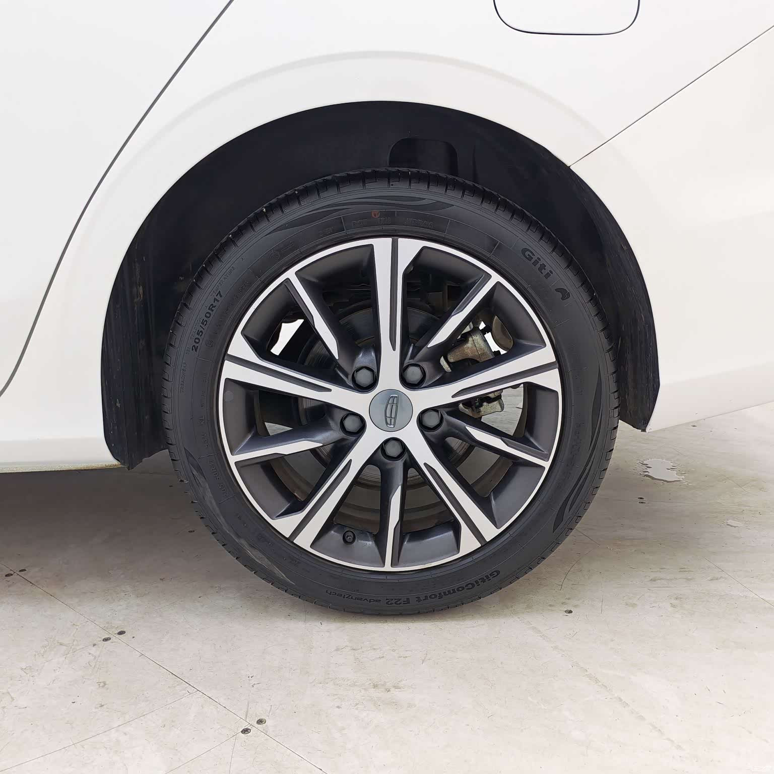 Geely Emgrand, 2021 18
