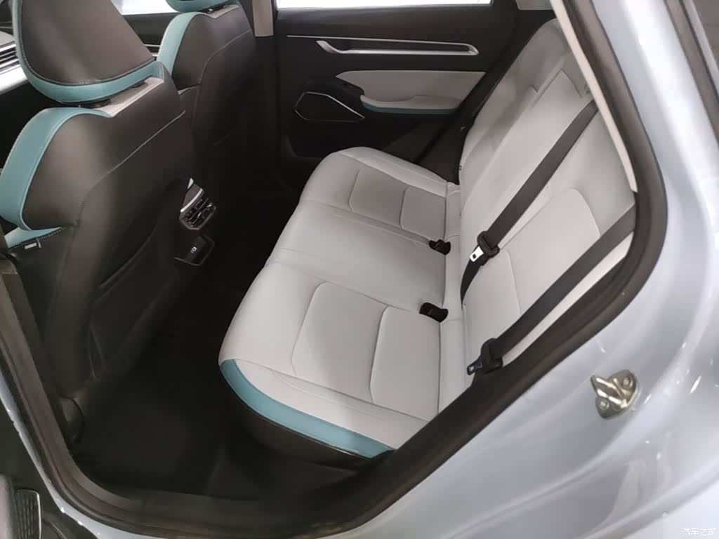 Geely Emgrand, 2023 17