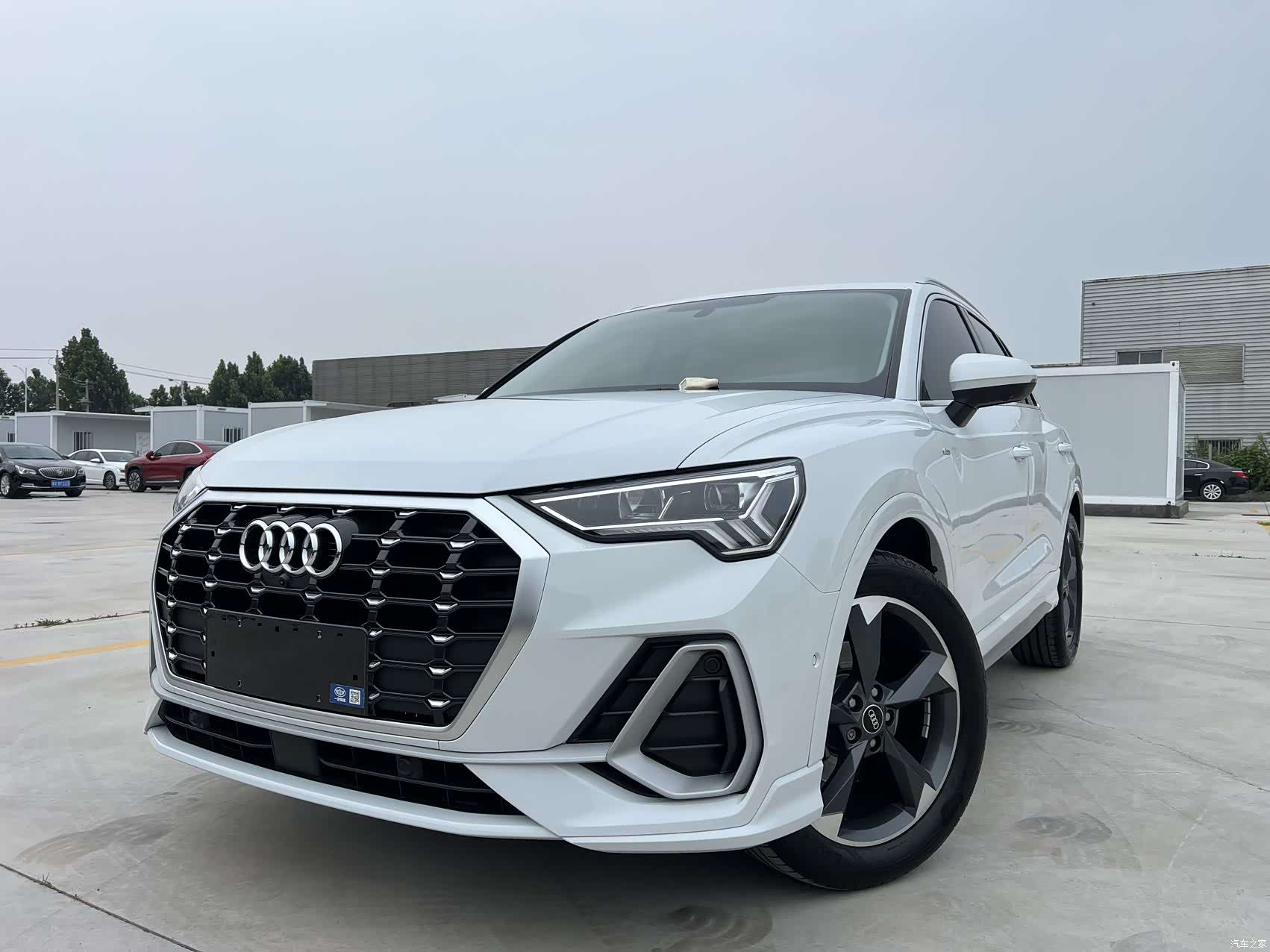 Audi Q3, 2023 1