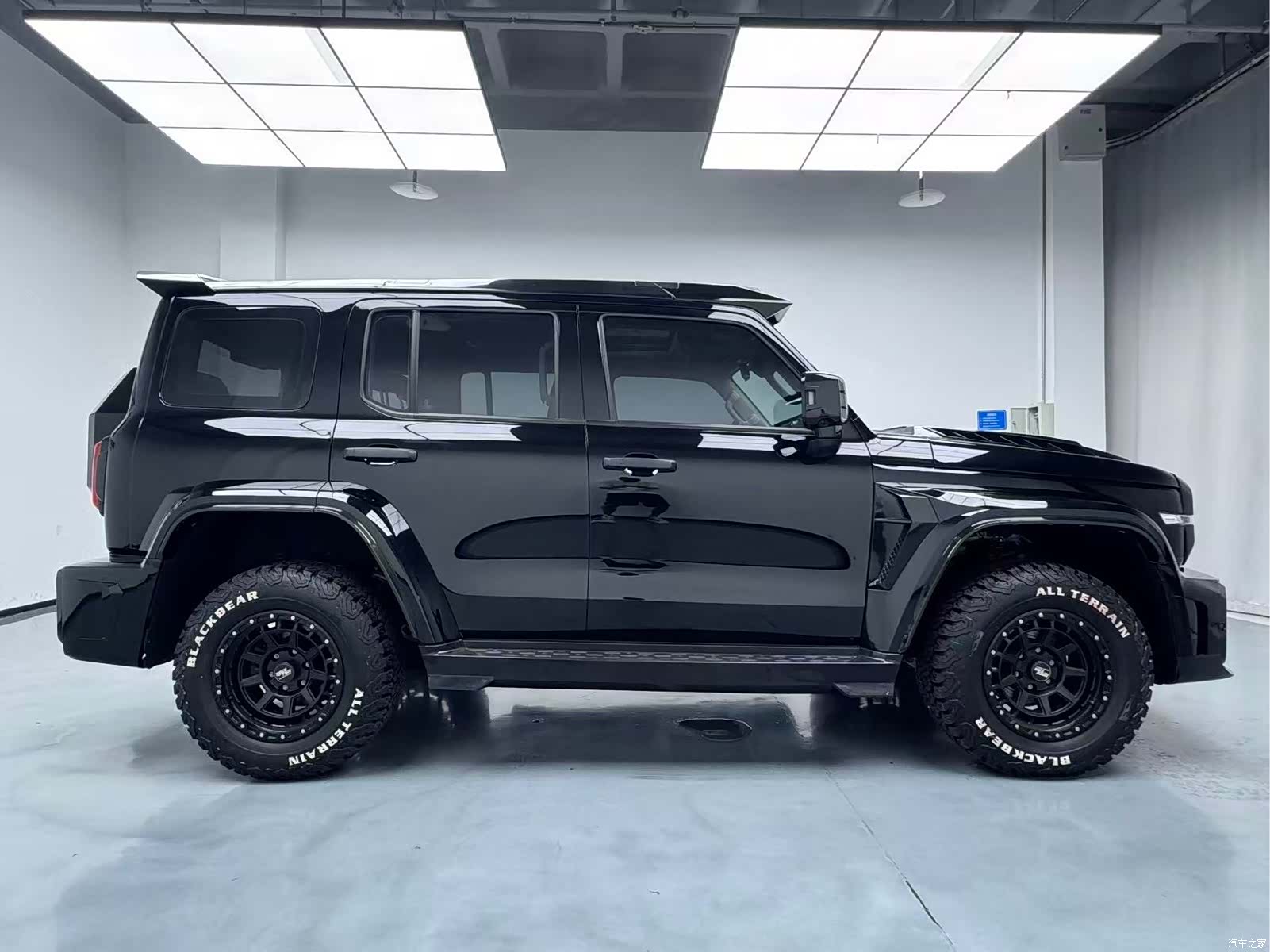 Tank 300, 2022 8