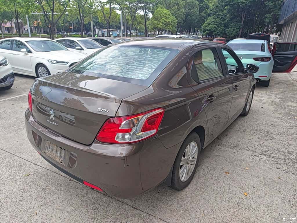 Peugeot 301, 2015 7