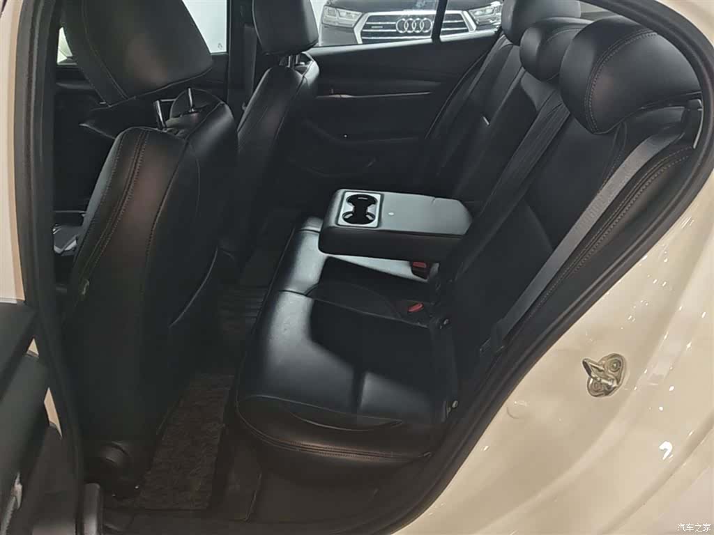 Mazda Mazda3, 2022 17