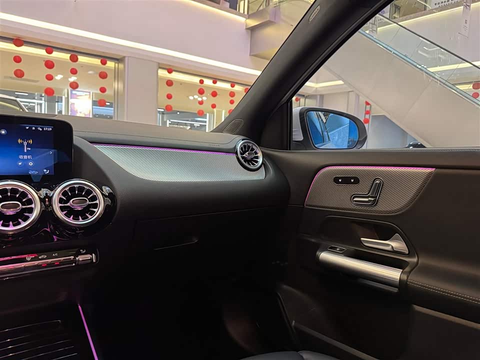 Mercedes-Benz GLA Mercedes-Benz GLA