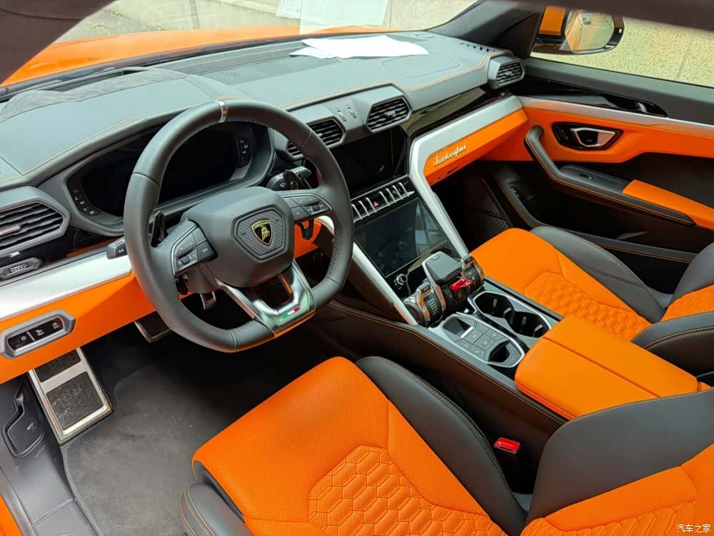 Lamborghini Urus, 2023 18