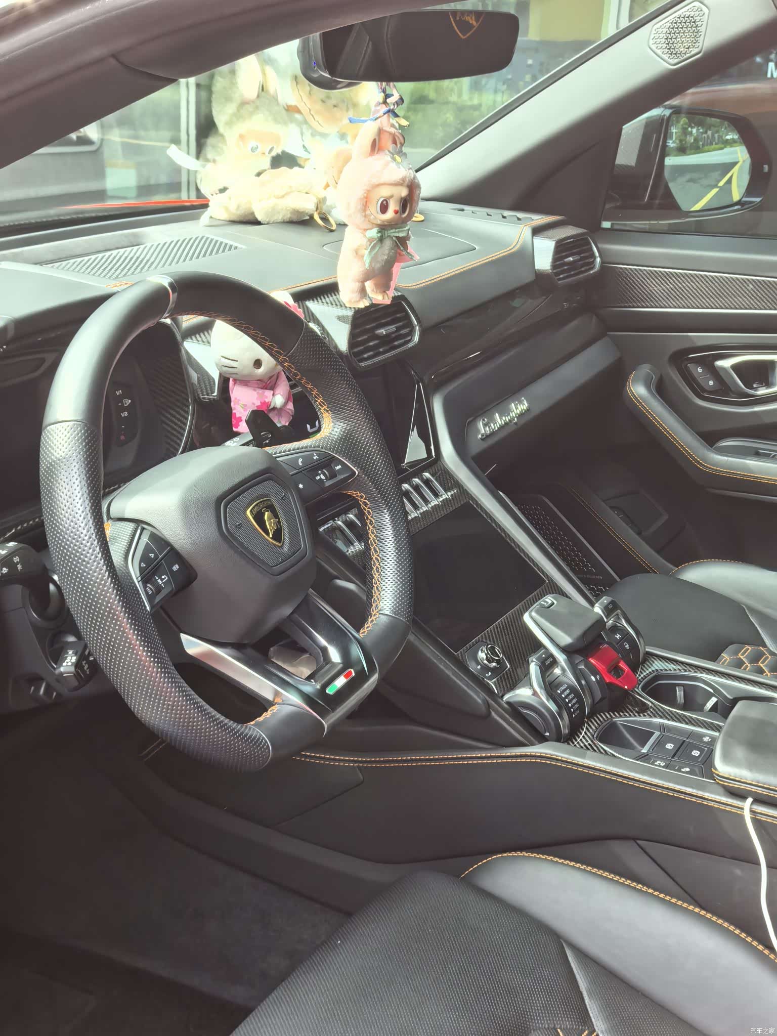 Lamborghini Urus, 2023 4