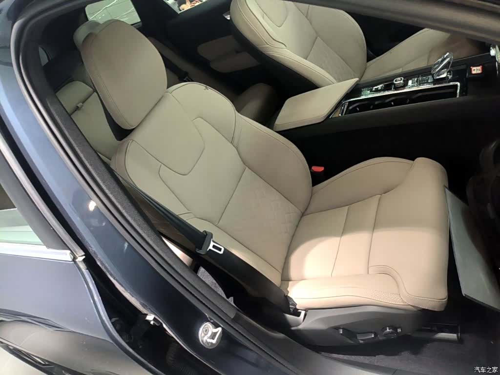 Volvo XC60, 2026 25