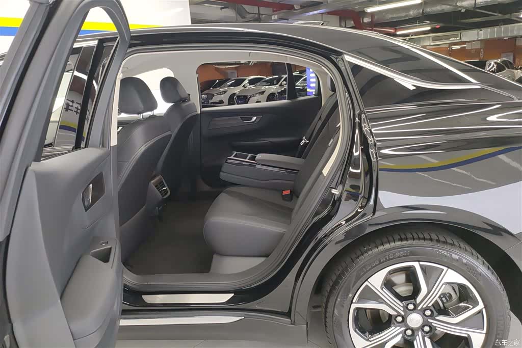 Hongqi QM5, 2024 11