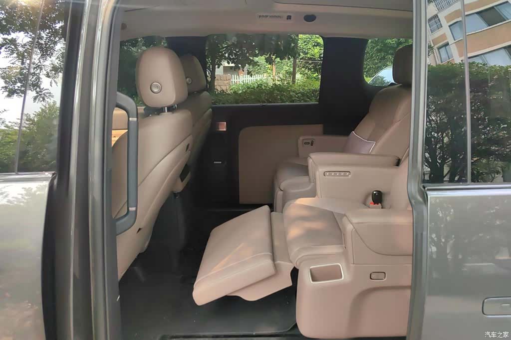 Li Auto MEGA, 2025 11
